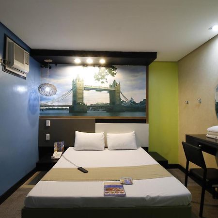 Hotel Dreamworld Araneta Cubao エクステリア 写真