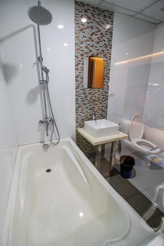 Hotel Dreamworld Araneta Cubao エクステリア 写真