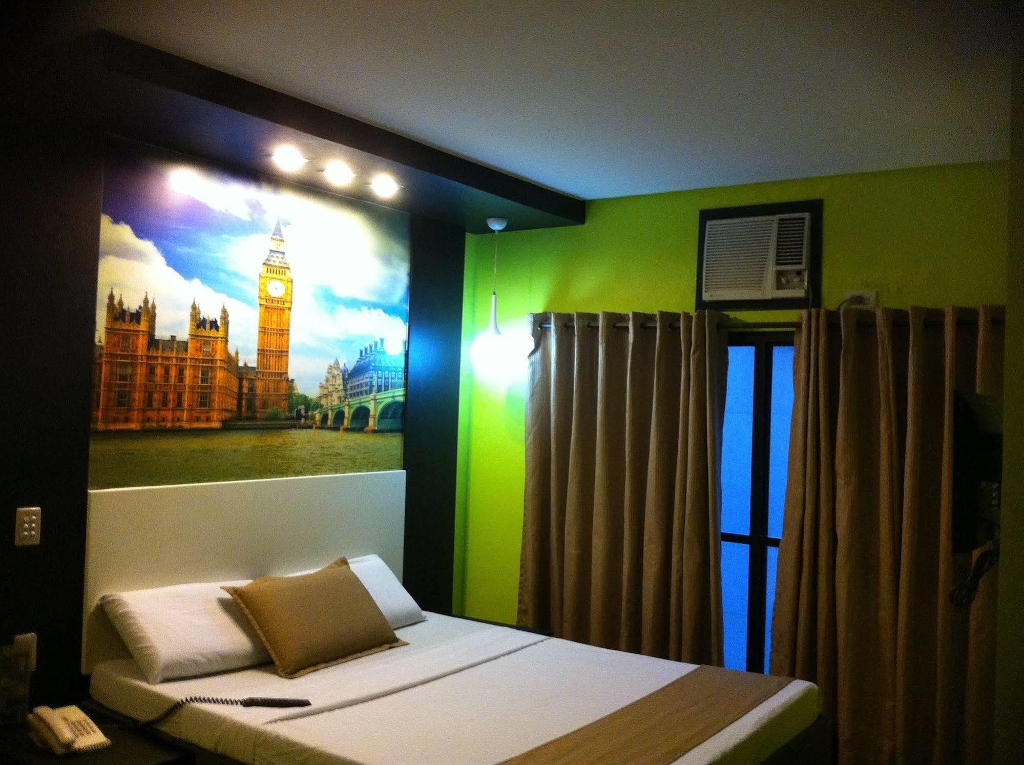 Hotel Dreamworld Araneta Cubao エクステリア 写真