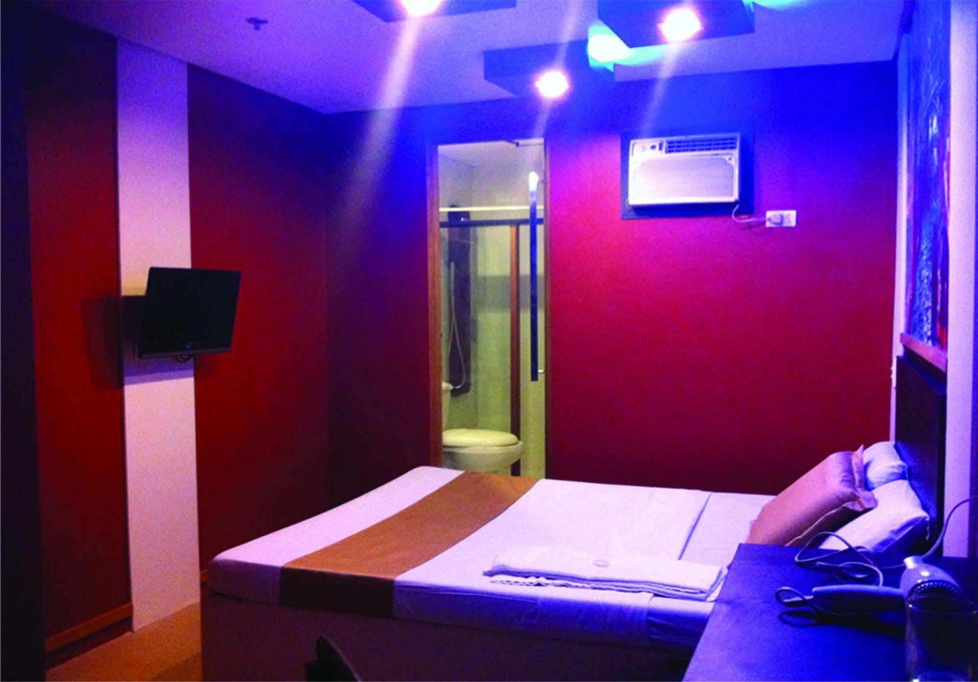 Hotel Dreamworld Araneta Cubao エクステリア 写真