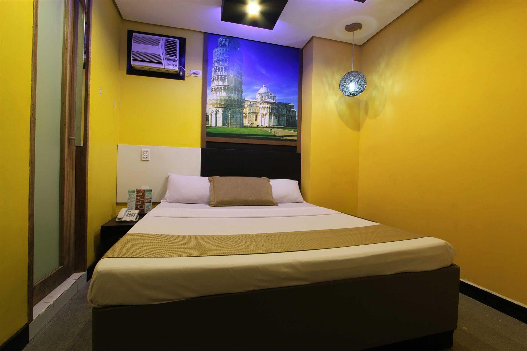Hotel Dreamworld Araneta Cubao エクステリア 写真