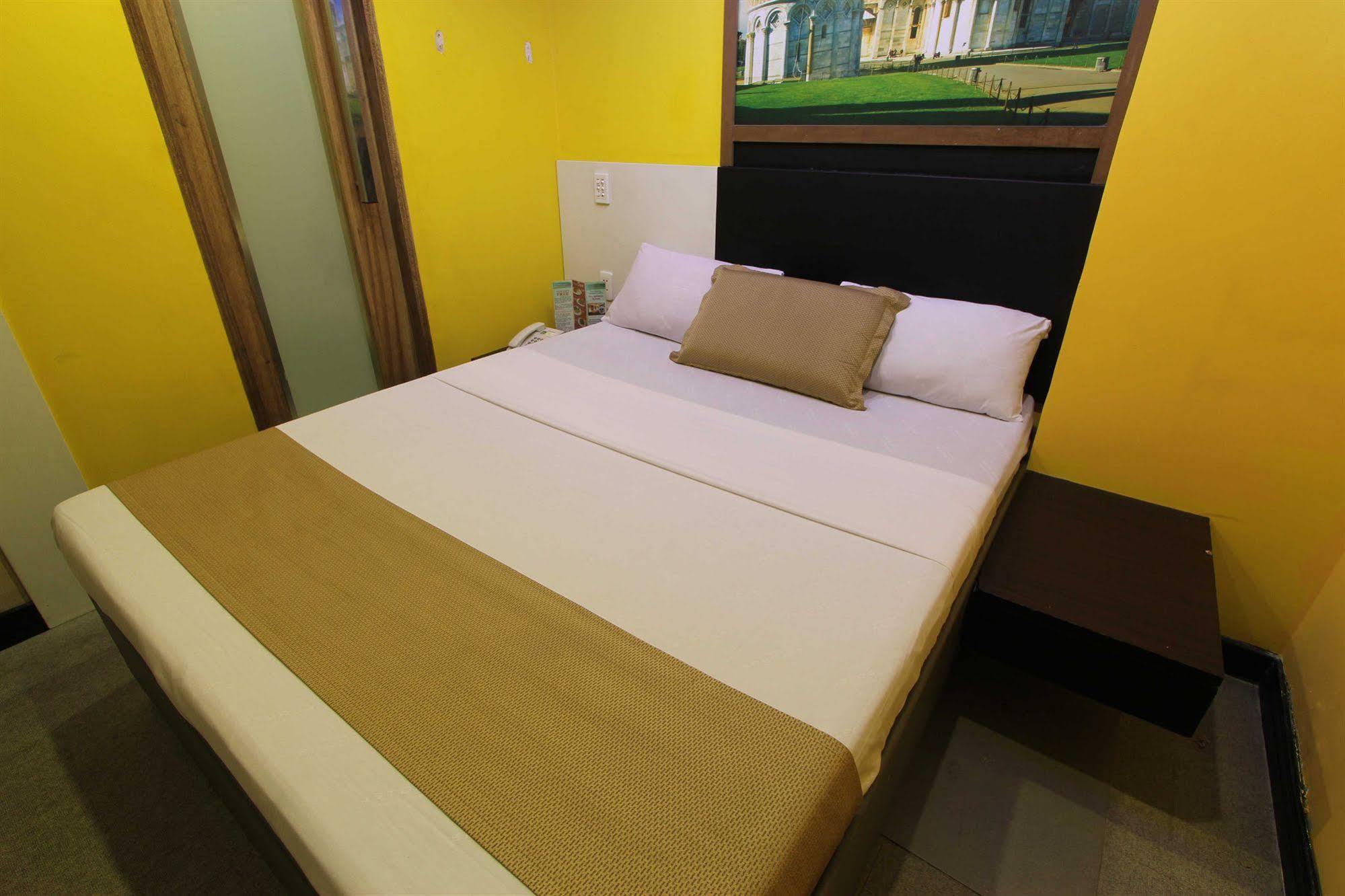 Hotel Dreamworld Araneta Cubao エクステリア 写真