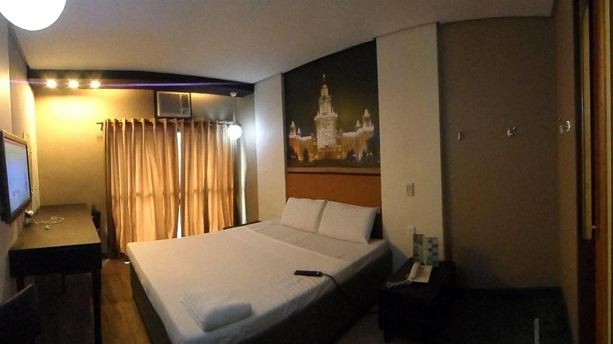 Hotel Dreamworld Araneta Cubao エクステリア 写真