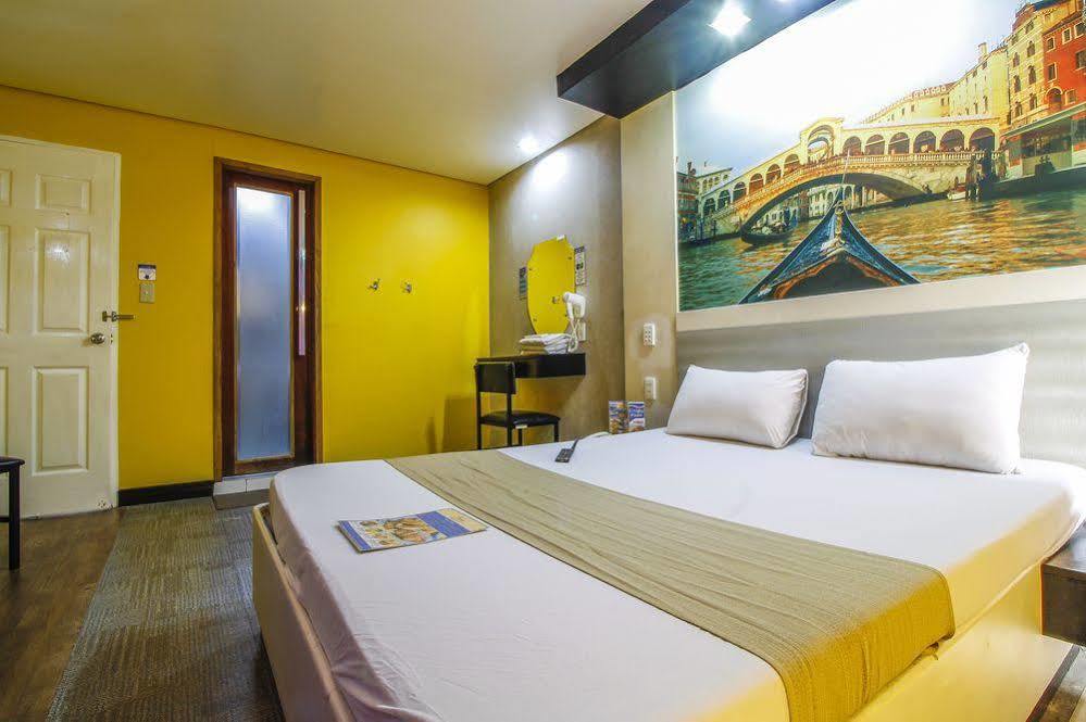Hotel Dreamworld Araneta Cubao エクステリア 写真